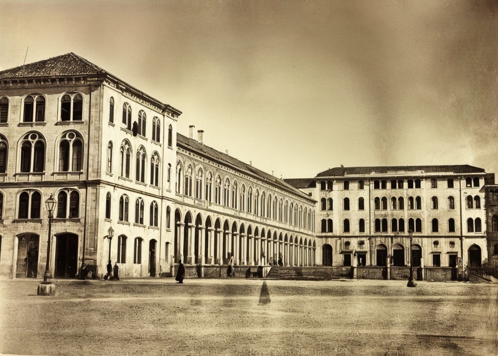 Pogled na Prokurative - Bajamontijevo kazalište (zgrada desno), otvoreno 1859. godine