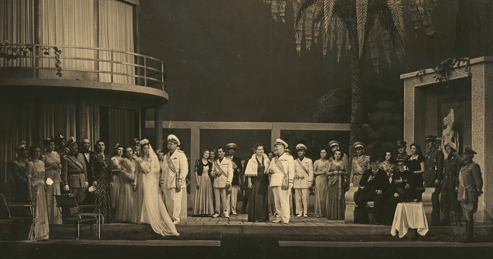 Nada Tončić (Gritty), Franjo Paulik (Albertuccio), Aleksandar Griff (Osvaldo), Tomislav Neralić (Dražić), Milivoj Kučić (Guido) i zbor Opere na prazvedbi opere <em>Dimnjaci uz Jadran</em> 20. siječnja 1951. u HNK-u u Zagrebu