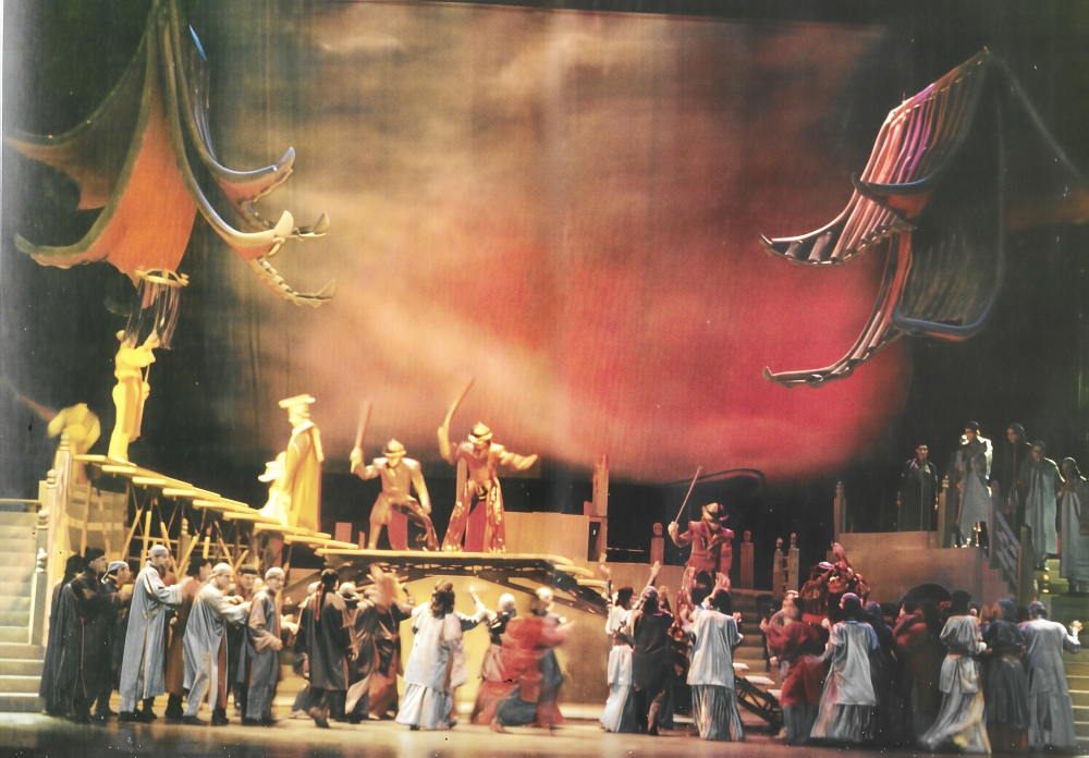 Giacomo Puccini, <em>Turandot</em>, dirigent Loris Voltolini, redatelj Petar Selem, scenograf Zlatko Kauzlarić Atač, kostimograf Irena Sušac, scenski pokret Antun Marinić, zborovođe Krunoslav Kajdi i Evelin Legović, Orkestar i zbor Oper HNK-a Ivana pl. Zajca iz Rijeke, članovi zbora Opere HNK-a Split i Dječji zbor <em>Morčići iz Rijeke, premijera 1994.